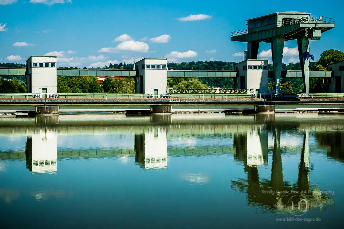 Wasserspiegelung Wehr